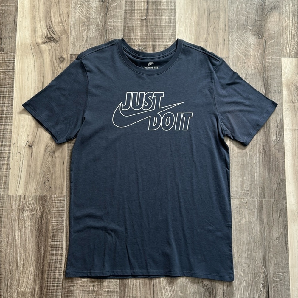 Men’s Nike Shirt